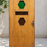 درب چوبی قدیمی و خاص مناسب خانه باغ وویلا