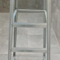 فروش چهار پایه محکم و درحد نو