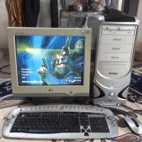 رایانه رومیزی کامل با همگی وسایل