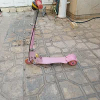 اسکوتر صورتی