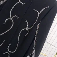 تعدادی لباس و پارچه چادری