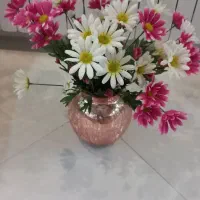 گل مصنوعی و گلدان