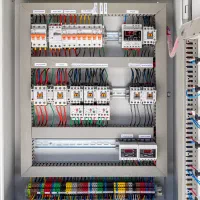 مونتاژ کار تابلو برق صنعتی