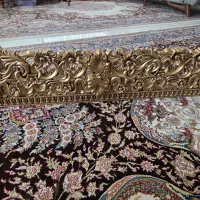 شال کنار پرده و کتیبه