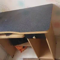 میز کامپیوتر سالم