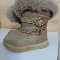 تعدادی کفش ودمپایی بچگانه سالم وبعضی نو