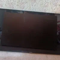 تلویزیون گوشه کوچکی از ال سی دیش شکسته