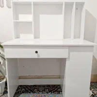 میز تحریر سفید کتابخانه‌دار با کشو، تمیز و سالم