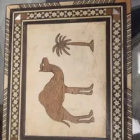 تنگ و گلدان شیشه و جعبه های خاتم قدیمی و اصل|کلکسیون اشیاء عتیقه|نور, |دیوار