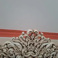 کتیبه  پنجره  نزدیک سه متر