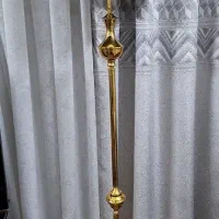 آباژور ایستاده