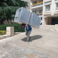 کارگر جابجای شبانه‌روزی ماشین کامیان نیسان اسباب ک