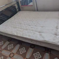 تخت خواب دونفره به همراه تشک|تخت و سرویس خواب|شاهینشهر, خانه کارگر|دیوار