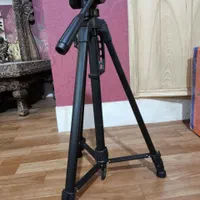 سه پایه دوربین