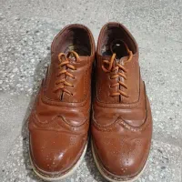 کفش قهوه ای