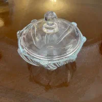 تعدای ظرف لاروس ومیوه خوری وشکلات خوری کریستال