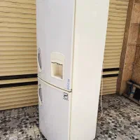 یخچال فریزر کاملا تمیز و سالم