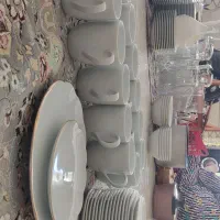 12 عدد لیوان ۱۸ عدد شیرینی خوری