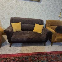 سرویس مبلمان ۷ نفره به همراه میز وسط