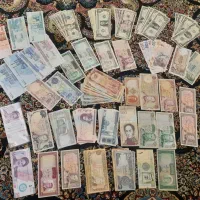 مقادیری اسکناس و سکه