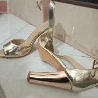 کفش مجلسی|کیف، کفش، کمربند|اندیشه, اندیشه فاز ۱|دیوار