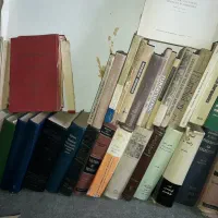 تعدادی کتب دانشگاهی پزشکی مربوط به دههء ۴۰ و ۵۰