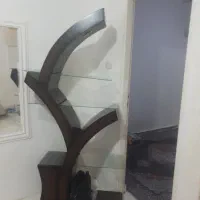 یک عدد استند دکوری|کتابخانه، شلف، قفسههای دیواری|بومهن, |دیوار