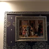 تابلو فرش و شمعدان و مبل ال و کاشی