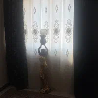 پرده همراه دوعدد دستک مخمل طرحدار و ساده