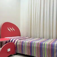 تخت و پاتختی