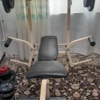 یک دستگاه میز پرس سینه با دو جفت دمبل|تجهیزات ورزشی|نوشهر, |دیوار