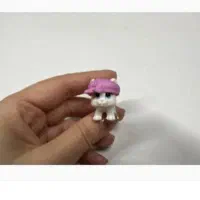 عروسک گربه مینیاتوری کیندر