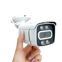 نیرو خانوم جهت مونتاژ قطعات الکترونیک