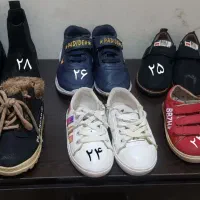 کفش و لباس بچگانه