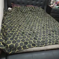 تخت چوبی دو نفره  رویه چرم.به همراه تشک و کشو