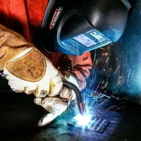 تعدادی نیروی متخصص  آقا برای یک کارخانه تولیدی