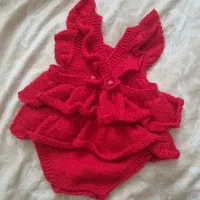 تعدادی لباس نوزادی .بچگانه