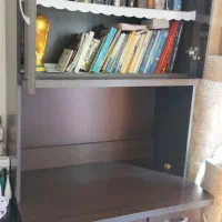 میز تحریر و کتابخانه در حد