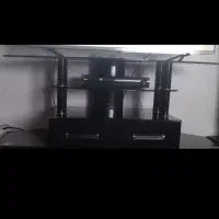 میز تلویزیون شیشه ای در حد نو
