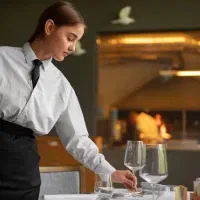 ۱نفر خانم کار در دفتر مناسب دانشجویان غیربومی