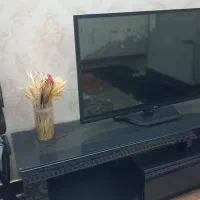 زیر تلوزیون دوتیکه با یه تلوزیون شکسته|میز تلویزیون|صدرا-فارس, فاز ۱|دیوار