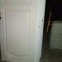 درب چوبی همراه با قفل