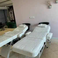 وسایل سالن زیبایی  (تخت ماساژ، صندلی، کانتر) فوری|آرایشگاه و سالن‌های زیبایی|کرج, مهرویلا جنوبی|دیوار