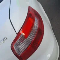 چراغ عقب رانا تک سمت چپ و یه جفت چراغ جلو