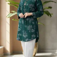 زنانه|لباس|قم, وادی السلام|دیوار