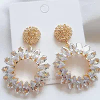 گوشواره آویز بلند فول نگین مدل طلایی، درخشش چشمگیر