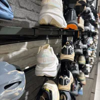 فروشنده فروشگاه پوشاک و کفش