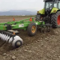 تراکتور جهت شخم