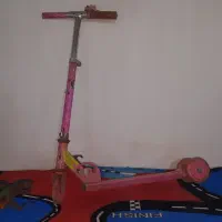 تعدادی قالی موکت و لوازم متفرقه