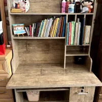 میز تحریر با کتابخانه